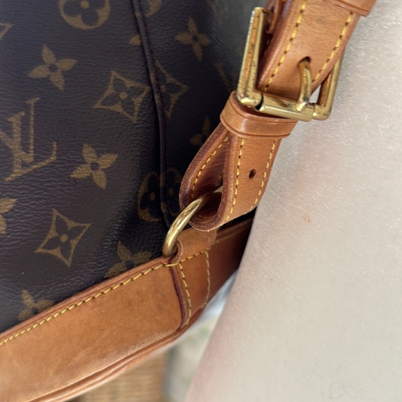 Louis Vuitton Montsouris MM - Picture 2 of 15